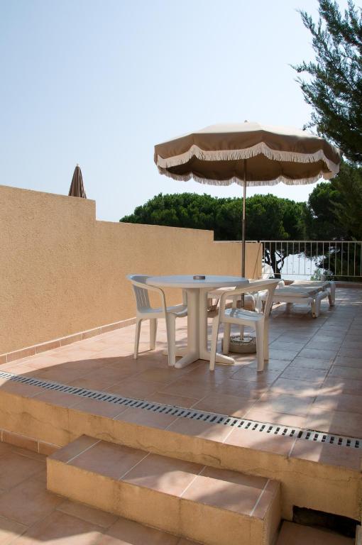 Hotel de la Plage Le Lavandou Habitación foto